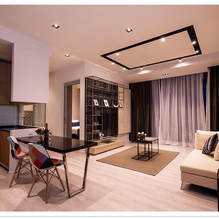 Expressionz Professional Suites By Mykey Kuala Lumpur Exteriör bild A 3D rendering of a living room