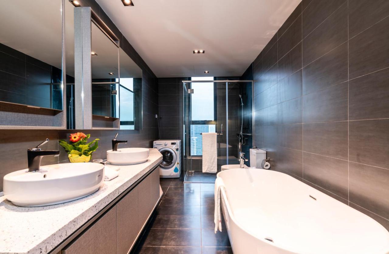 Expressionz Professional Suites By Mykey Kuala Lumpur Exteriör bild Bathroom