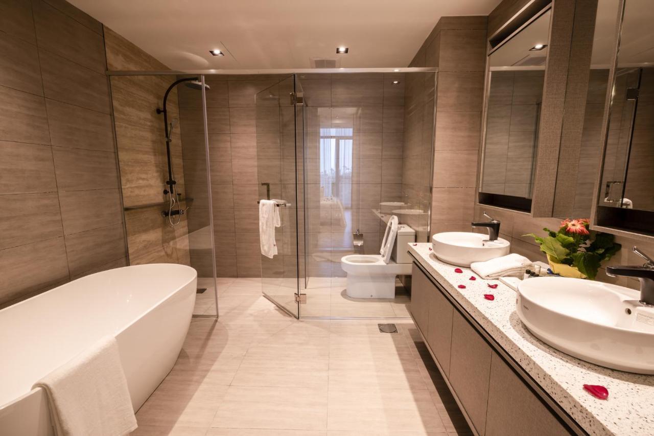 Expressionz Professional Suites By Mykey Kuala Lumpur Exteriör bild A modern bathroom