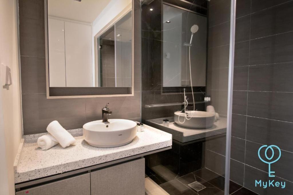 Expressionz Professional Suites By Mykey Kuala Lumpur Exteriör bild Bathroom
