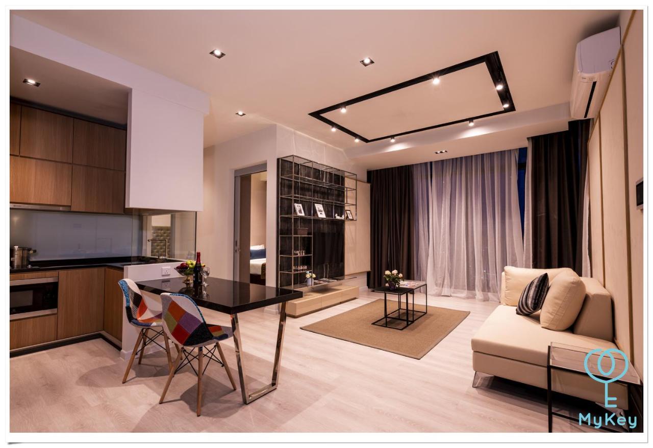 Expressionz Professional Suites By Mykey Kuala Lumpur Exteriör bild A 3D rendering of a living room