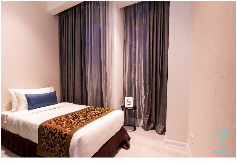 Expressionz Professional Suites By Mykey Kuala Lumpur Exteriör bild A bedroom at the hotel