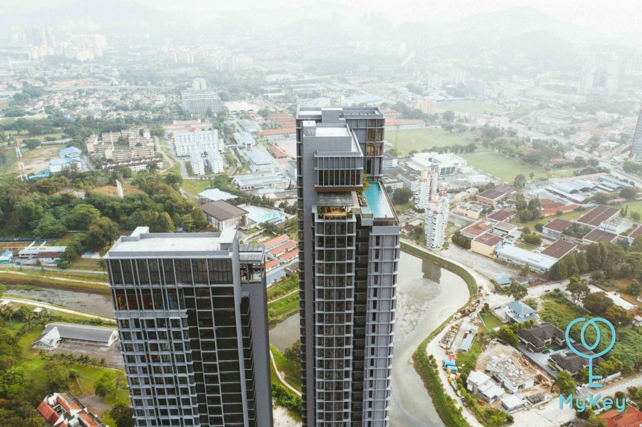 Expressionz Professional Suites By Mykey Kuala Lumpur Exteriör bild The Peak Residence