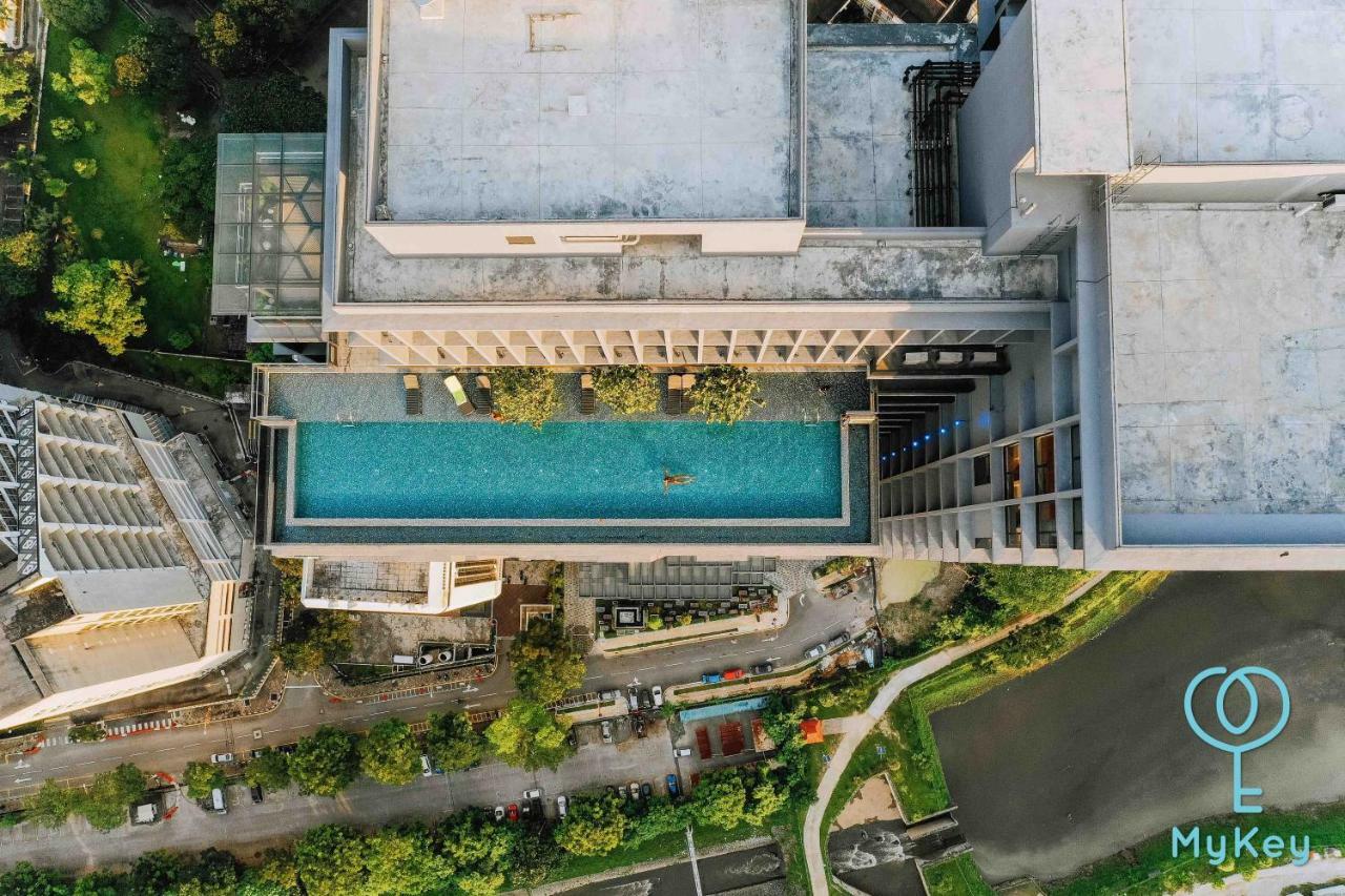Expressionz Professional Suites By Mykey Kuala Lumpur Exteriör bild Aerial view of the hotel