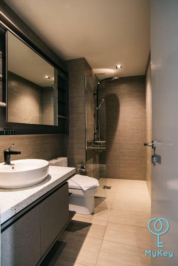 Expressionz Professional Suites By Mykey Kuala Lumpur Exteriör bild A wet room