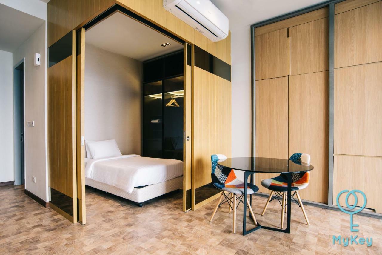 Expressionz Professional Suites By Mykey Kuala Lumpur Exteriör bild A room at the hotel
