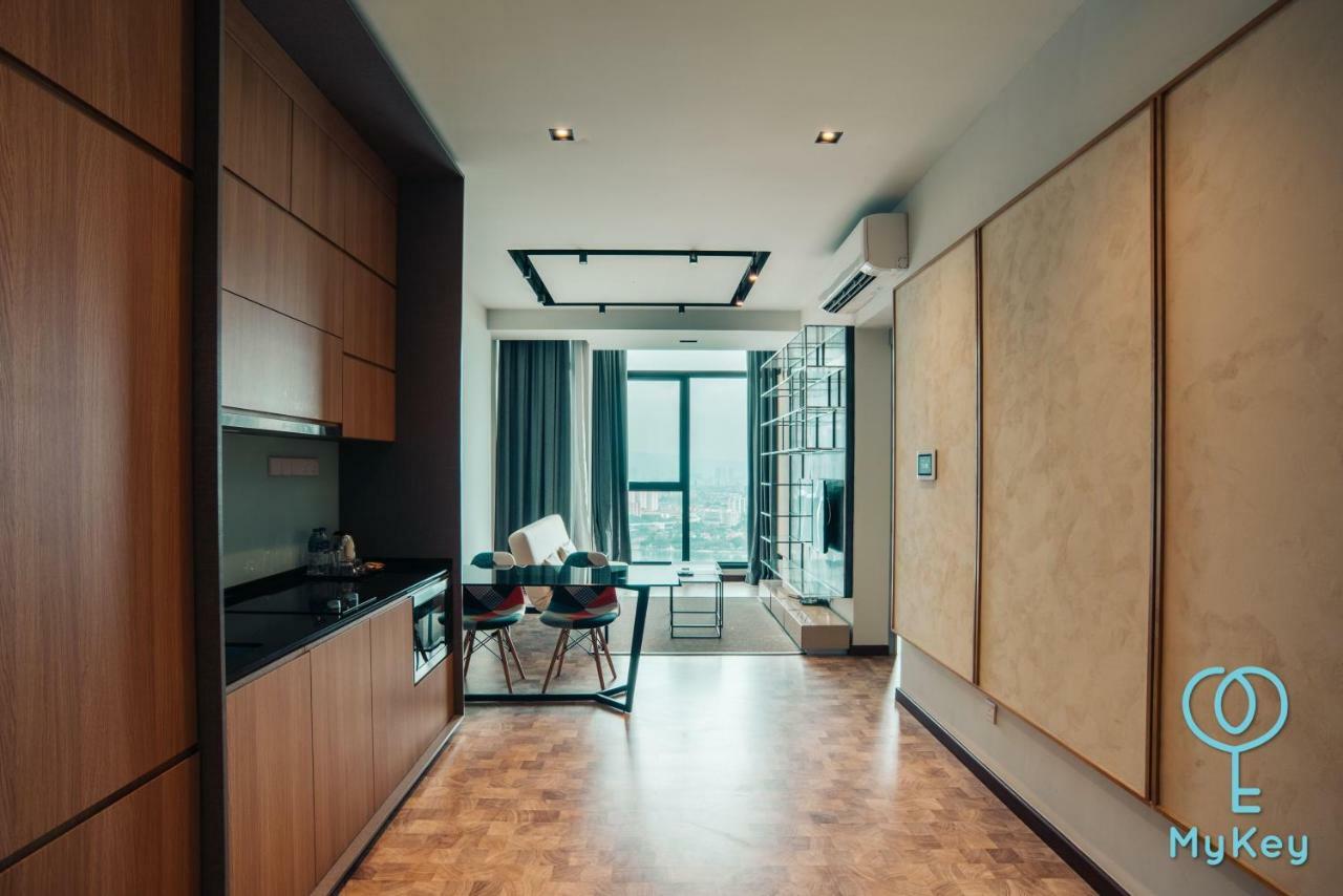 Expressionz Professional Suites By Mykey Kuala Lumpur Exteriör bild A kitchen in a condominium