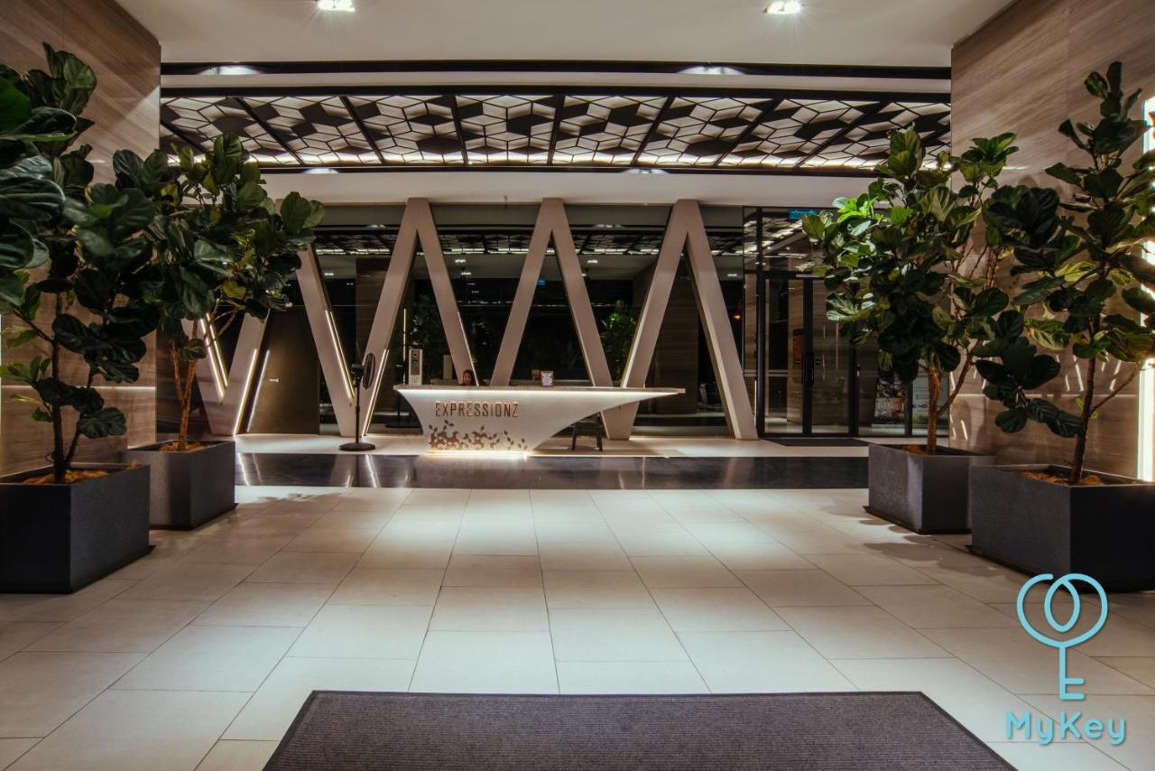 Expressionz Professional Suites By Mykey Kuala Lumpur Exteriör bild Entrance of the museum