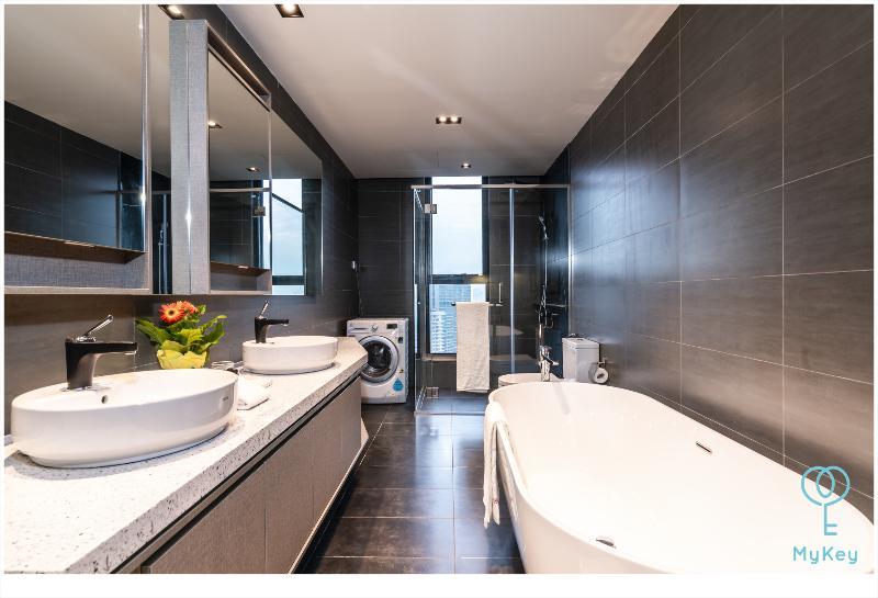 Expressionz Professional Suites By Mykey Kuala Lumpur Exteriör bild Bathroom