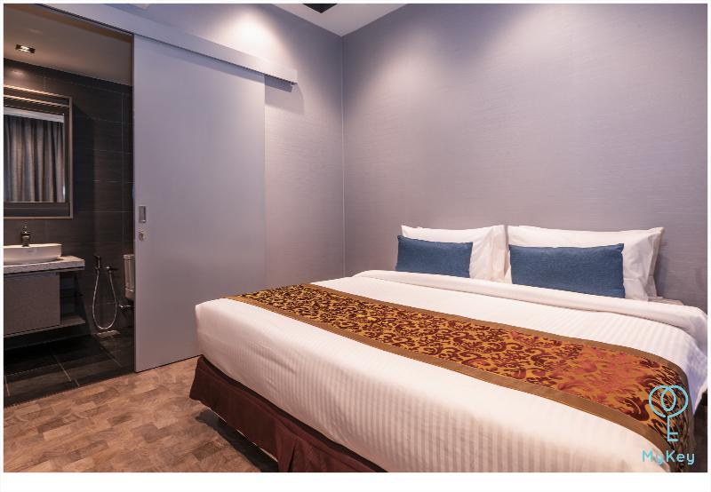 Expressionz Professional Suites By Mykey Kuala Lumpur Exteriör bild A bed runner